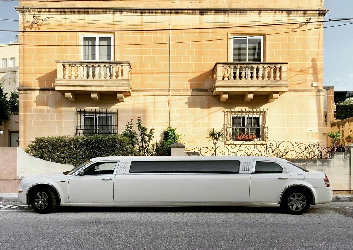 Premier Limo and Executive Transportation Service with Scalable Operations