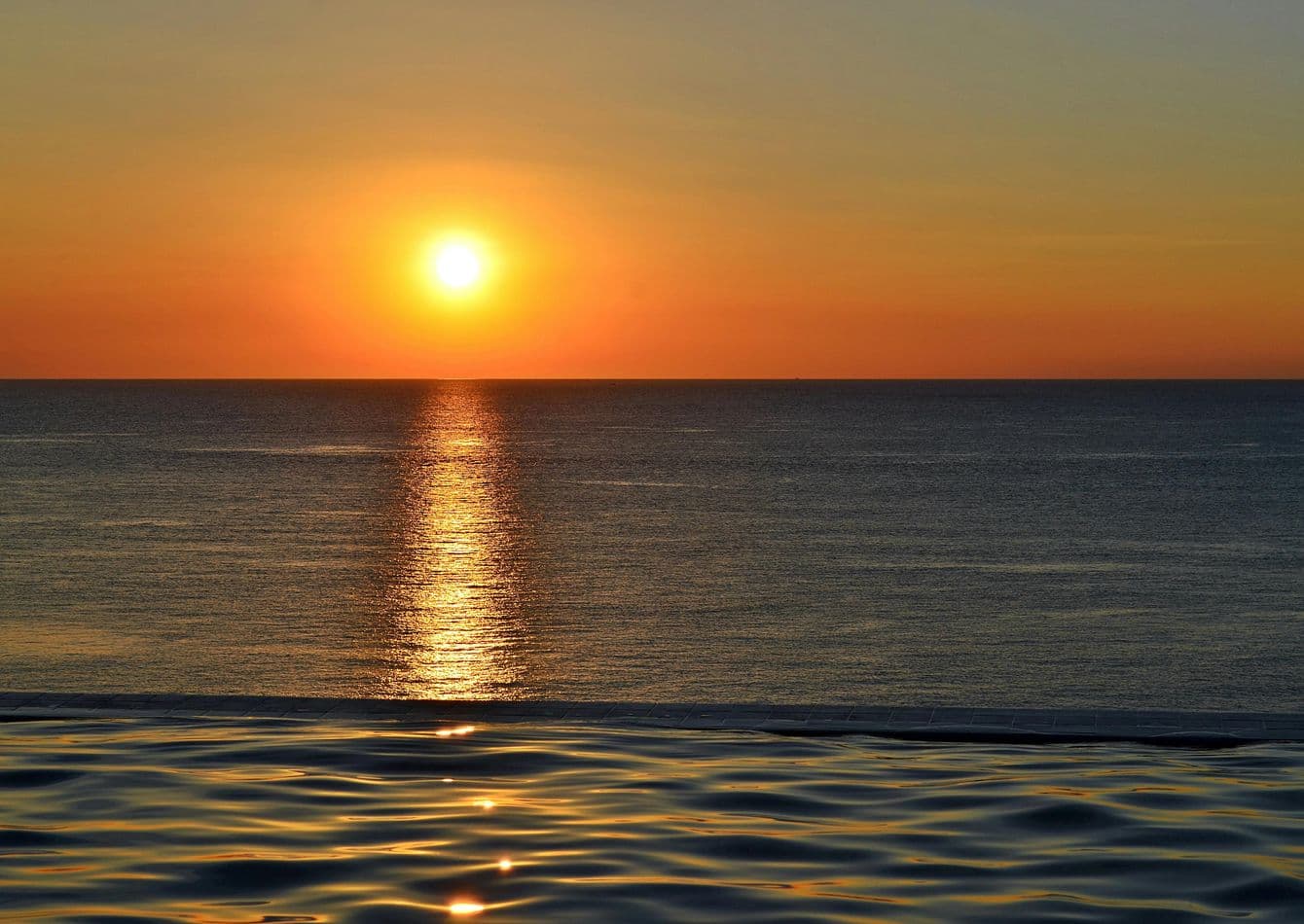 Premier Waterfront Bar Grill with Exclusive Resort Access