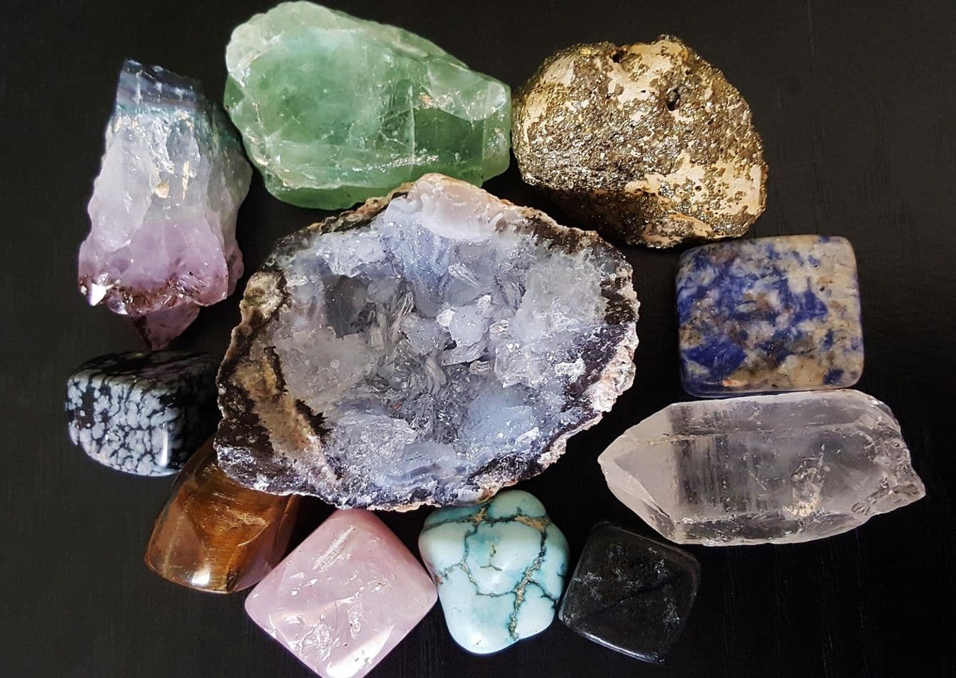Niche Crystal and Gemstone Retailer with Strong Community Engagement
