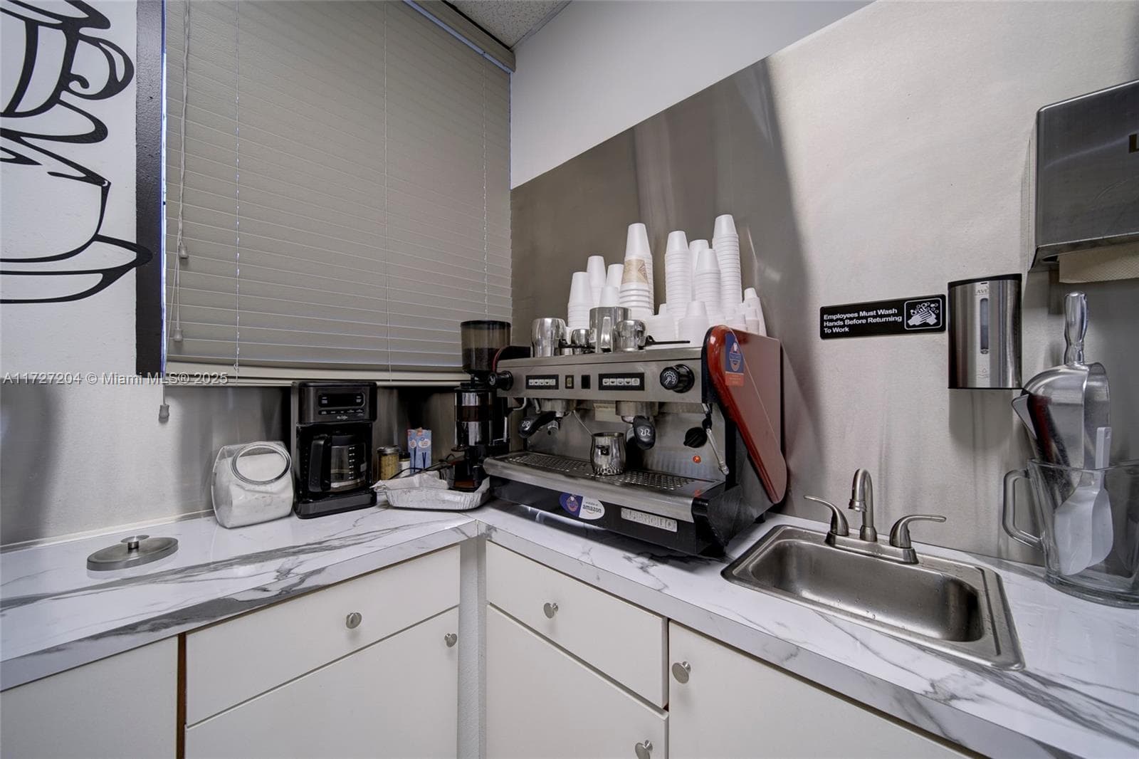 Turnkey Cuban Cafeteria with Growth Potential