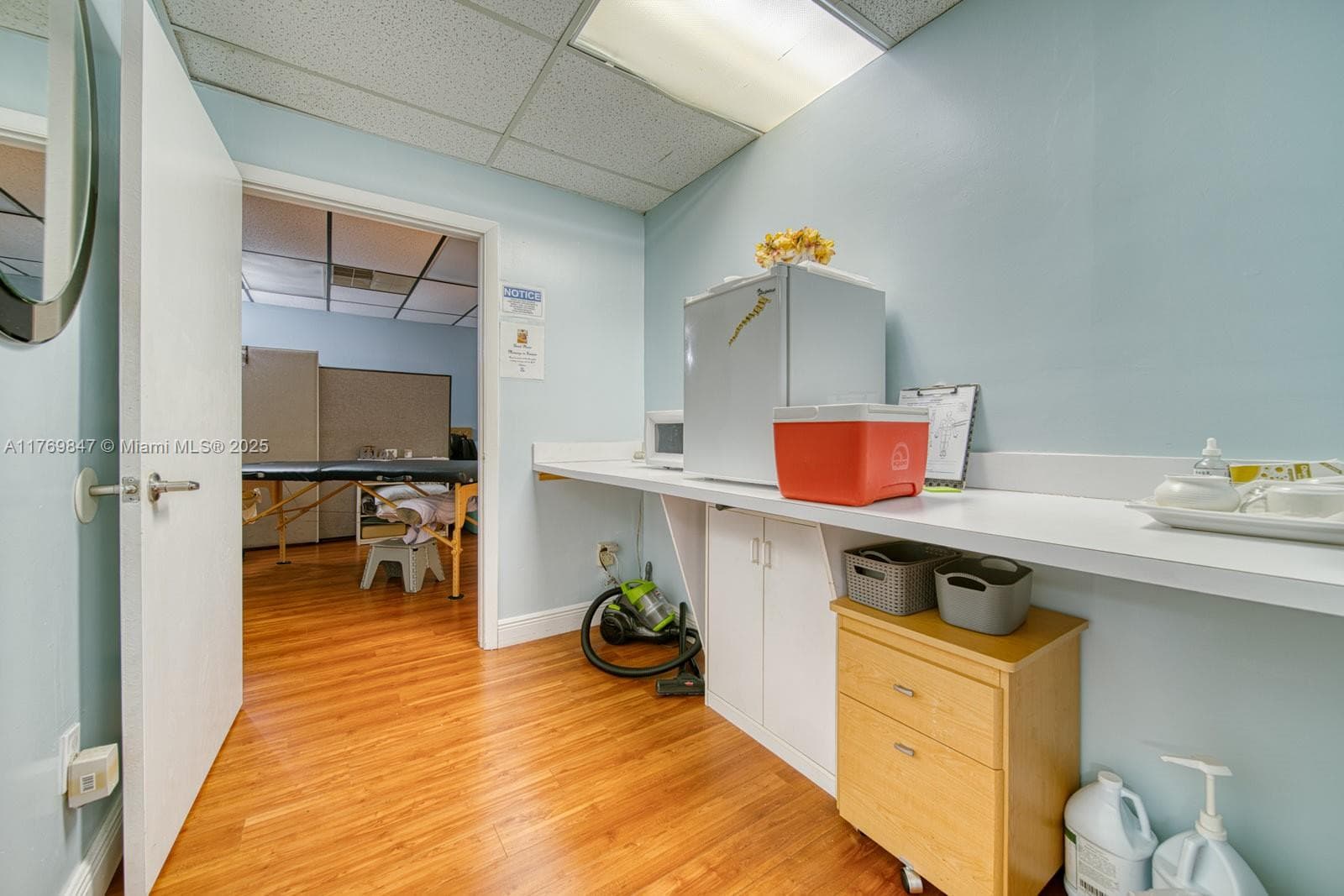 Established Chiropractic Clinic with Loyal Clientele