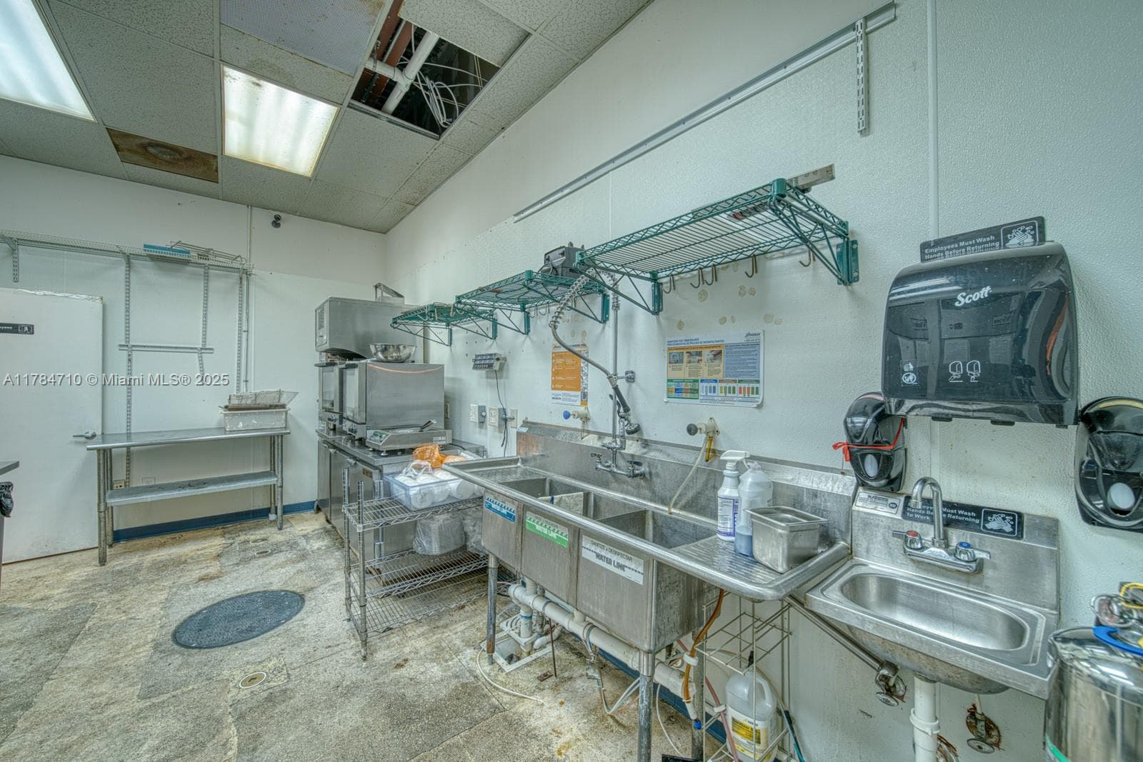 Turnkey Restaurant Space with High Traffic Visibility