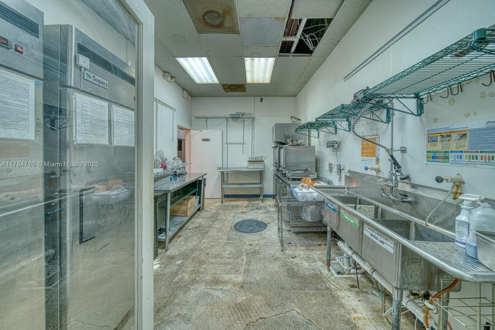 Turnkey Restaurant Space with High Traffic Visibility