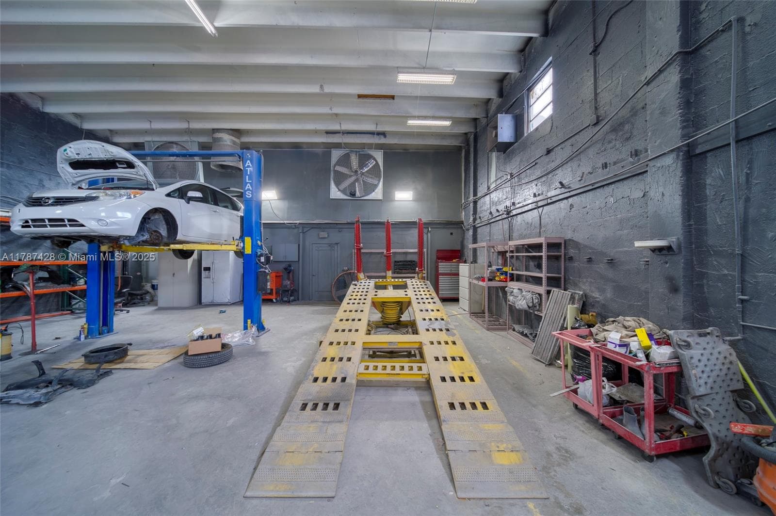 Turnkey Auto Body Shop with Essential Equipment