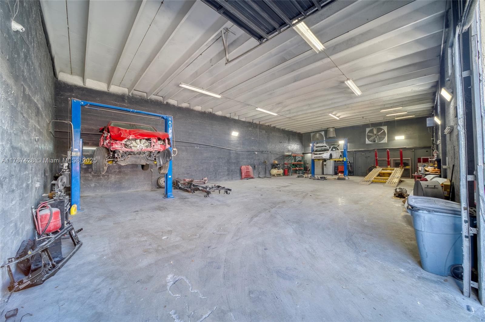 Turnkey Auto Body Shop with Essential Equipment