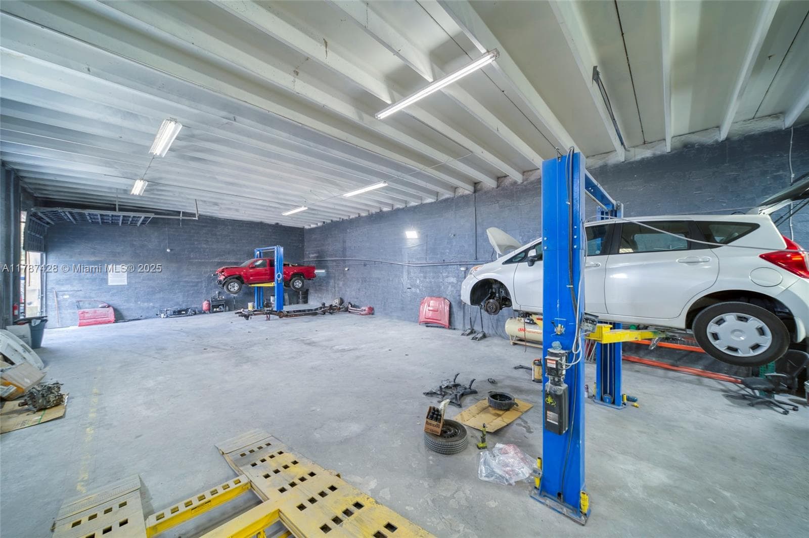 Turnkey Auto Body Shop with Essential Equipment