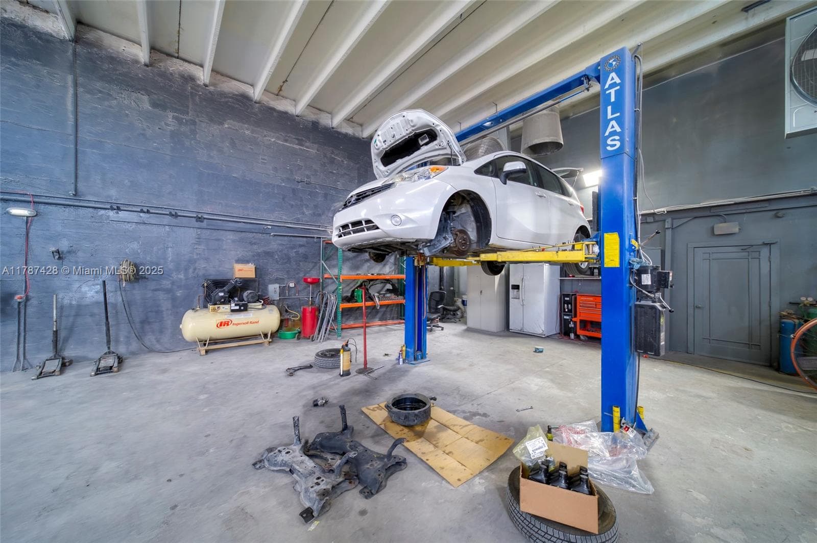 Turnkey Auto Body Shop with Essential Equipment