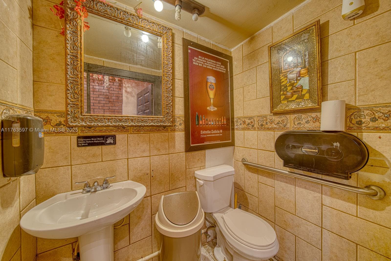 Thriving Bar with Live Entertainment Venue