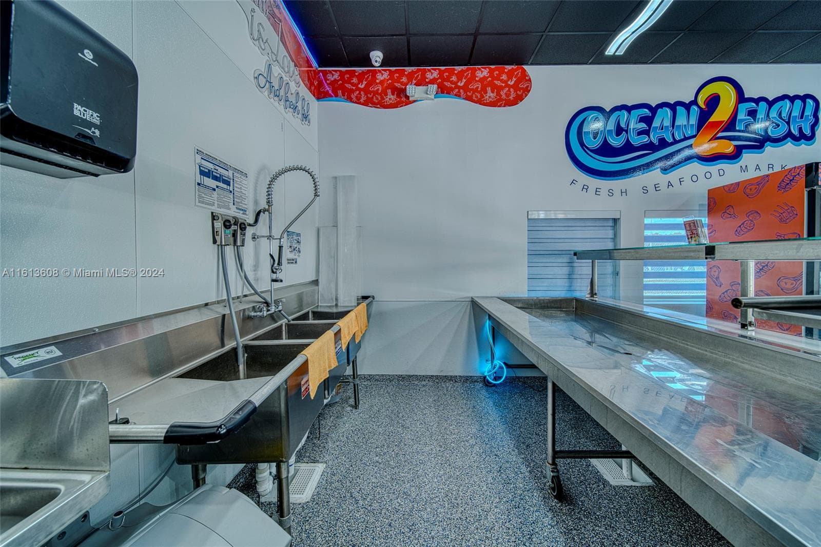 Premier Specialty Food Store with Strong Digital Presence