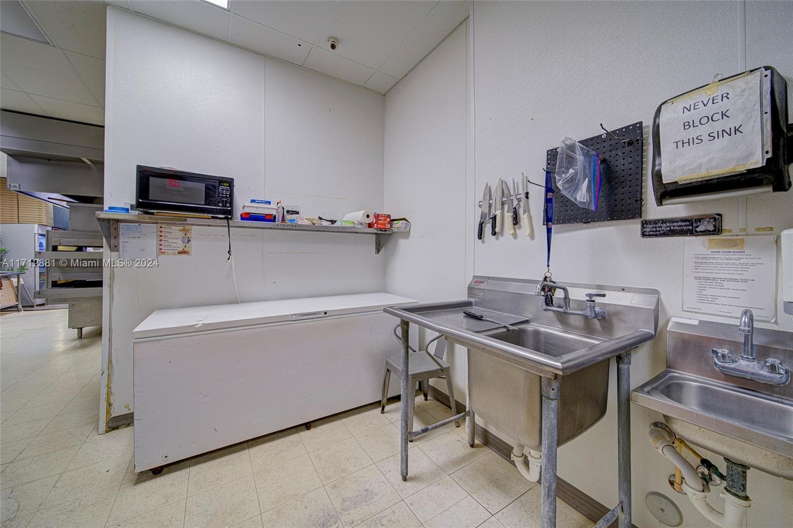 Turnkey Pizzeria with Prime Coastal Location