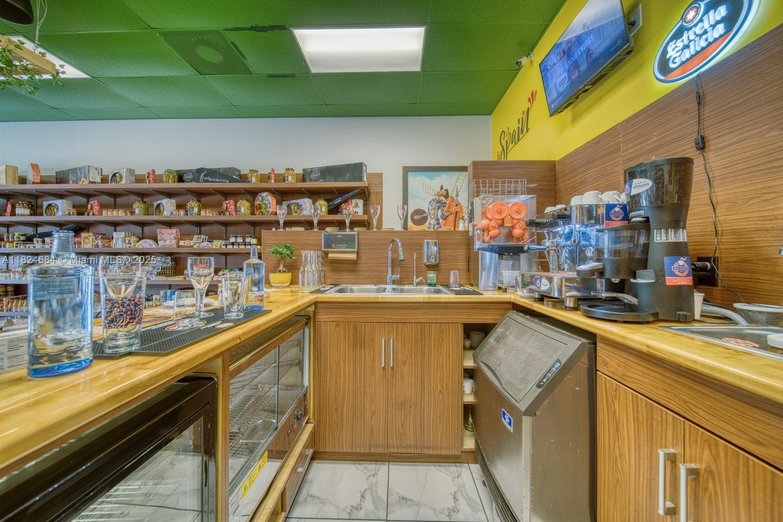 Turnkey Restaurant with Prime Location