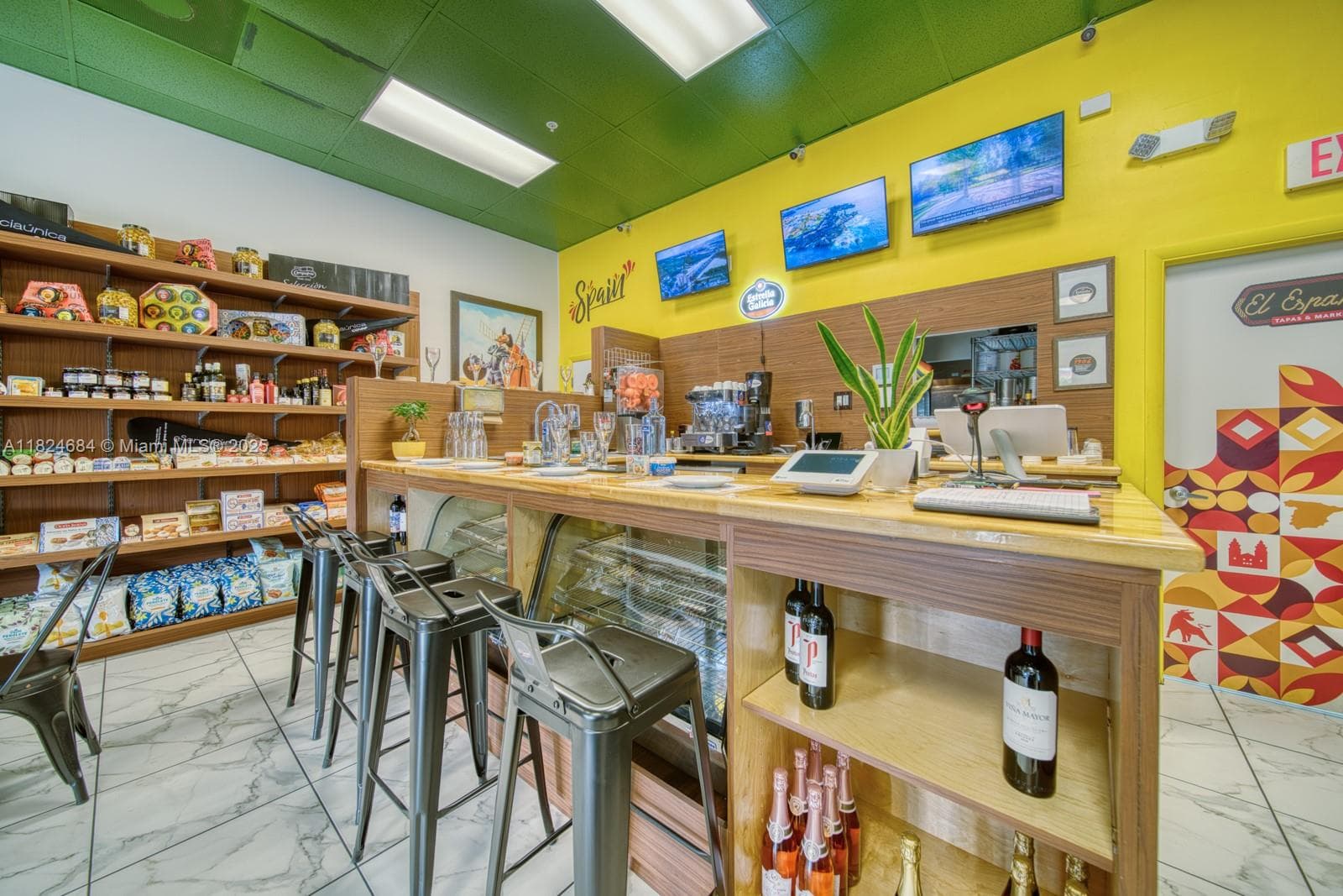 Turnkey Restaurant with Prime Location