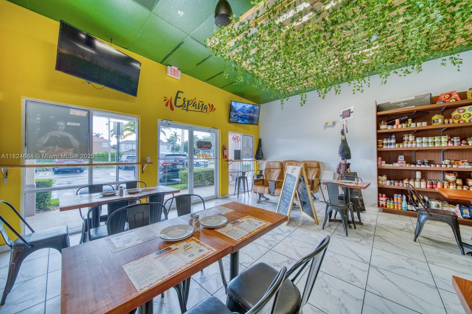 Turnkey Restaurant with Prime Location