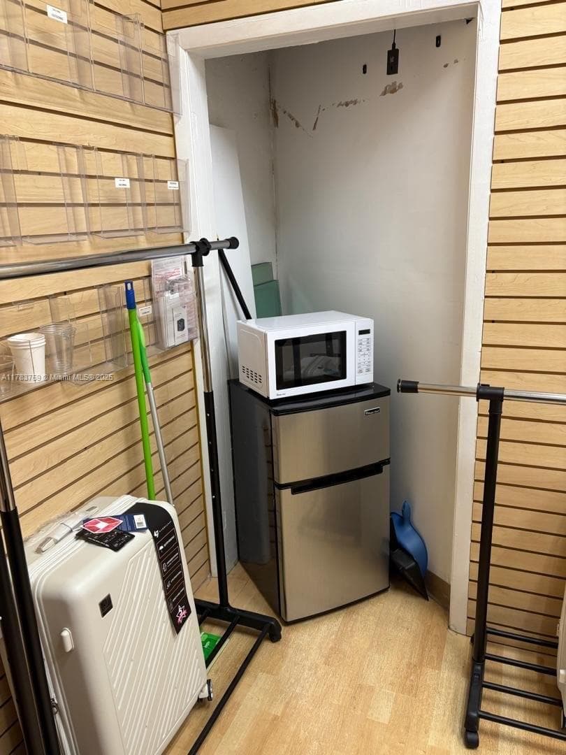 Thriving Smoke Shop with Loyal Customer Base