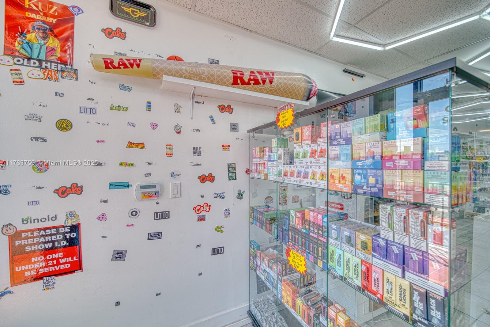 Thriving Smoke Shop with Loyal Customer Base