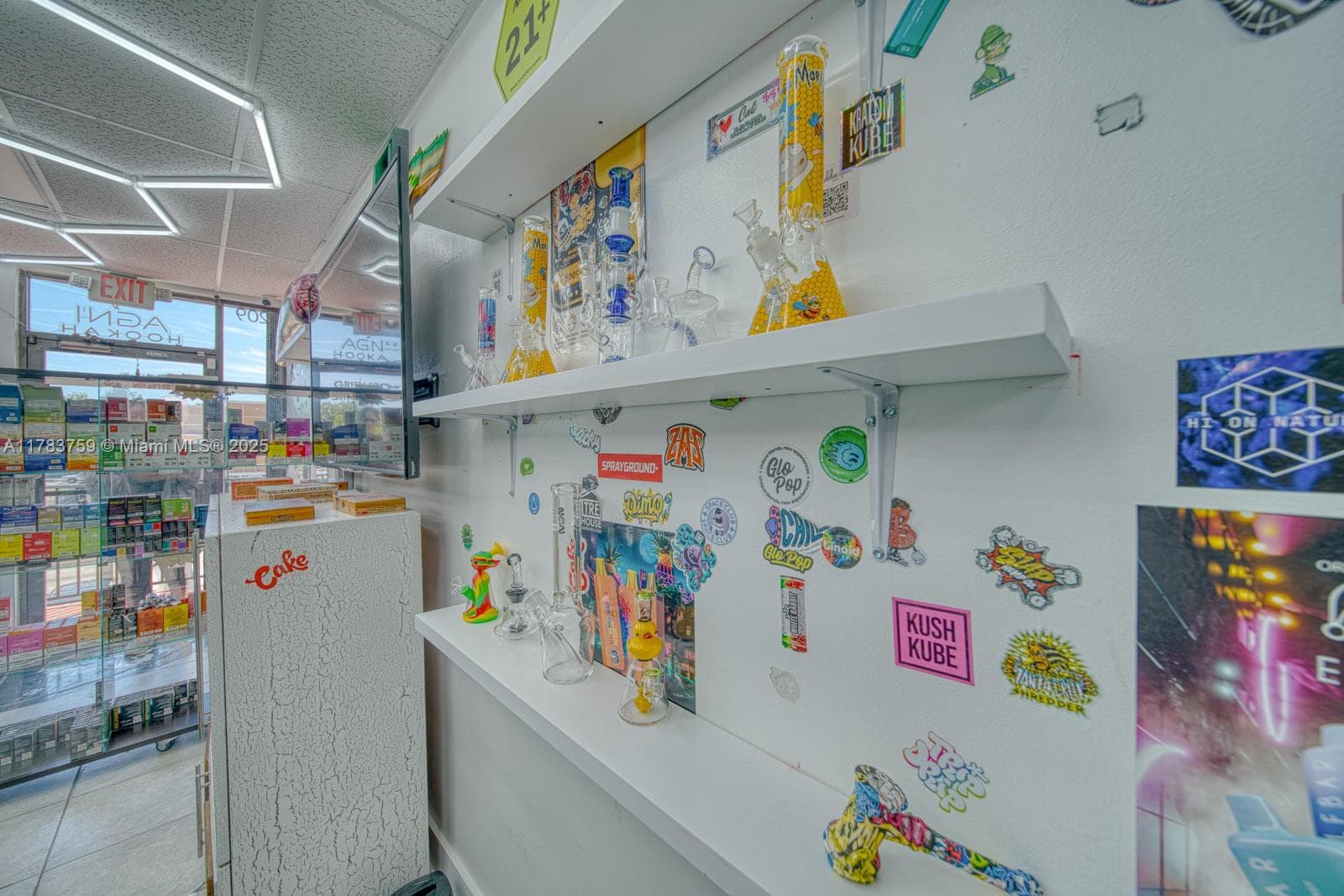 Thriving Smoke Shop with Loyal Customer Base