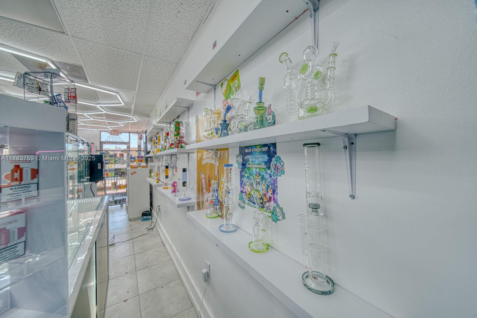 Thriving Smoke Shop with Loyal Customer Base