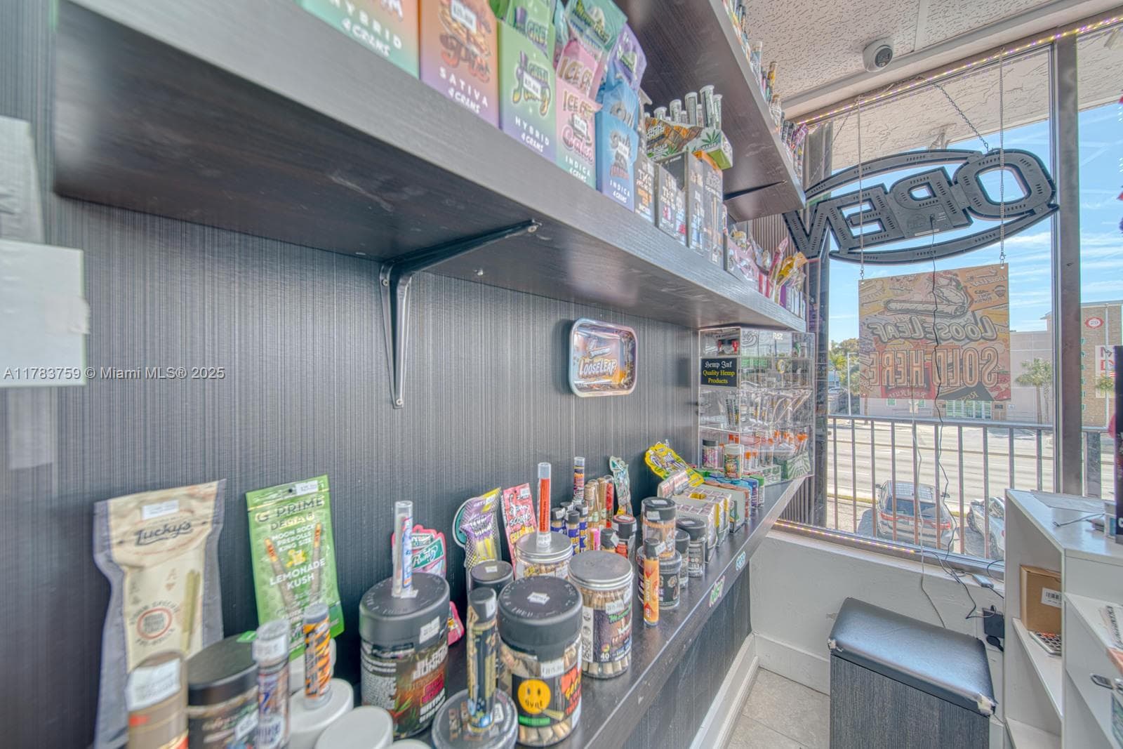 Thriving Smoke Shop with Loyal Customer Base