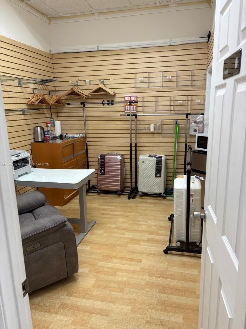 Thriving Smoke Shop with Loyal Customer Base