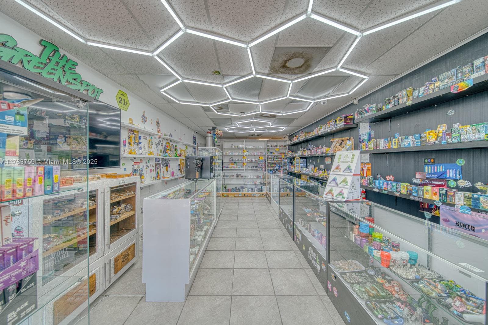 Thriving Smoke Shop with Loyal Customer Base