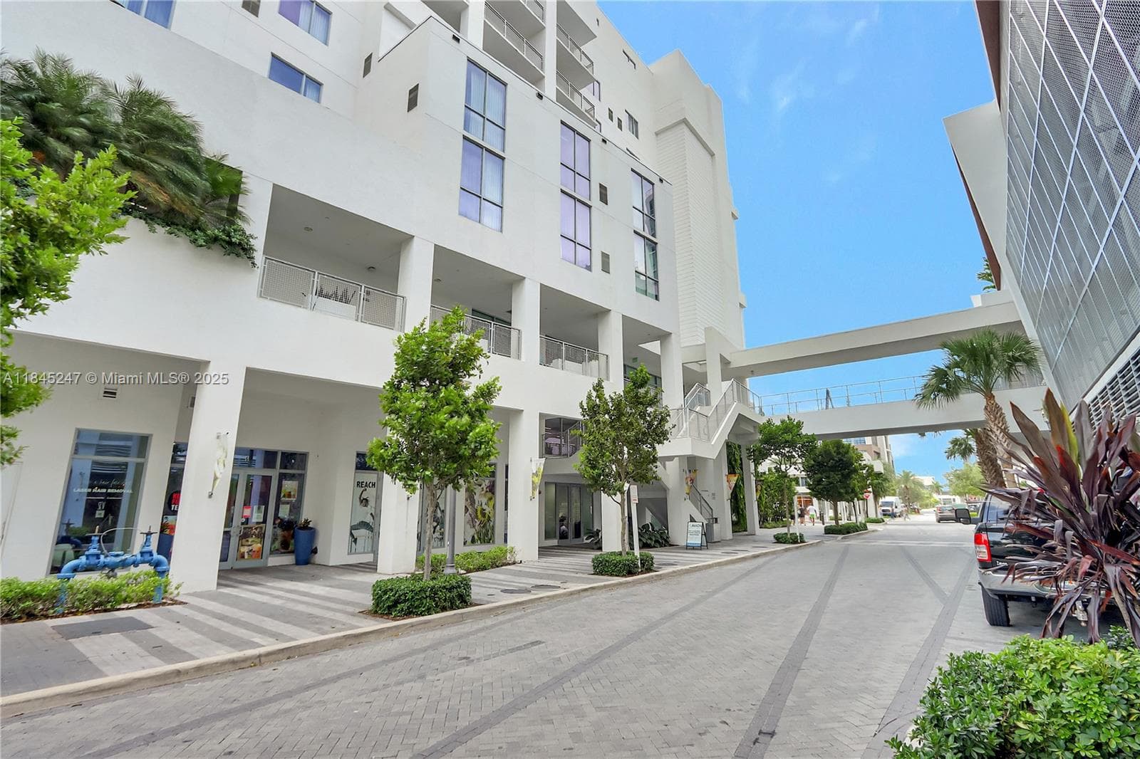 Turnkey Boba Tea Shop with High Traffic Location