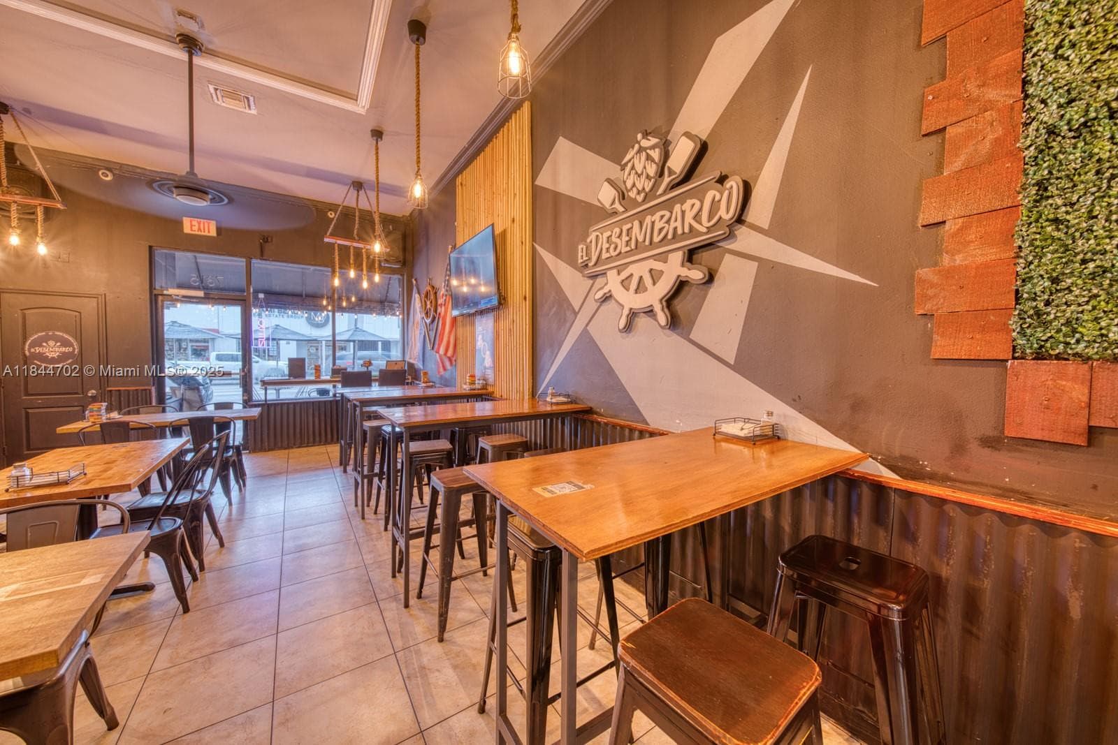 Profitable Gourmet Burger Franchise in High Visibility Location