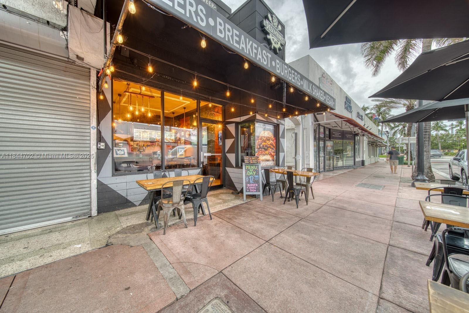 Profitable Gourmet Burger Franchise in High Visibility Location