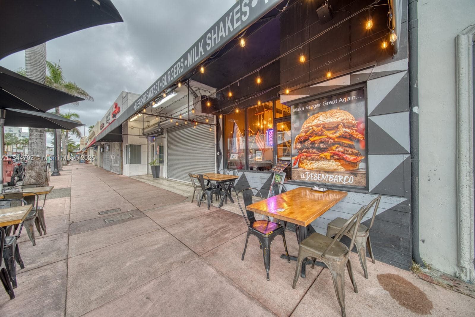 Profitable Gourmet Burger Franchise in High Visibility Location