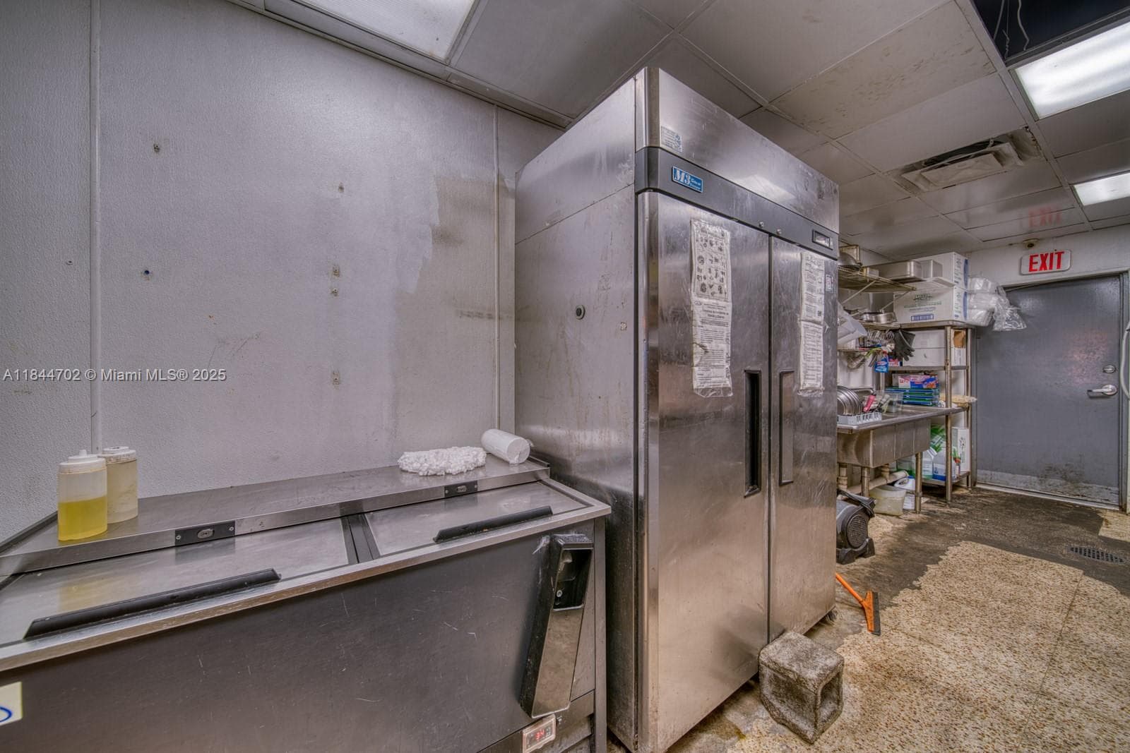 Profitable Gourmet Burger Franchise in High Visibility Location