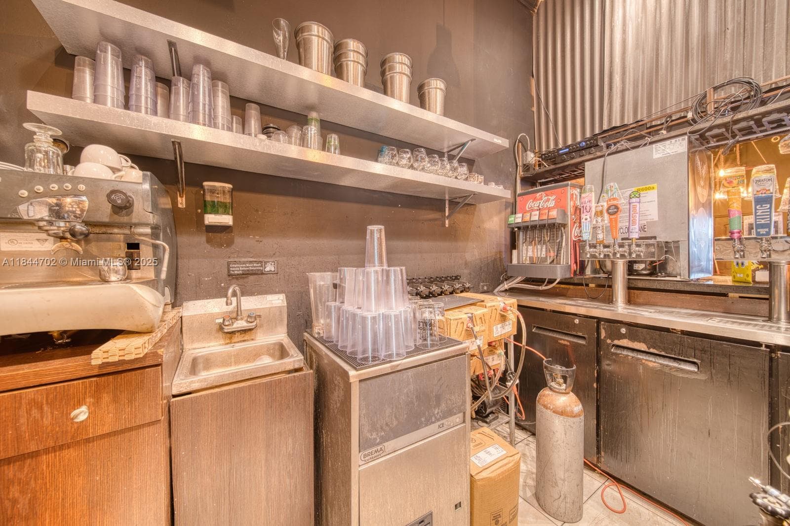 Profitable Gourmet Burger Franchise in High Visibility Location