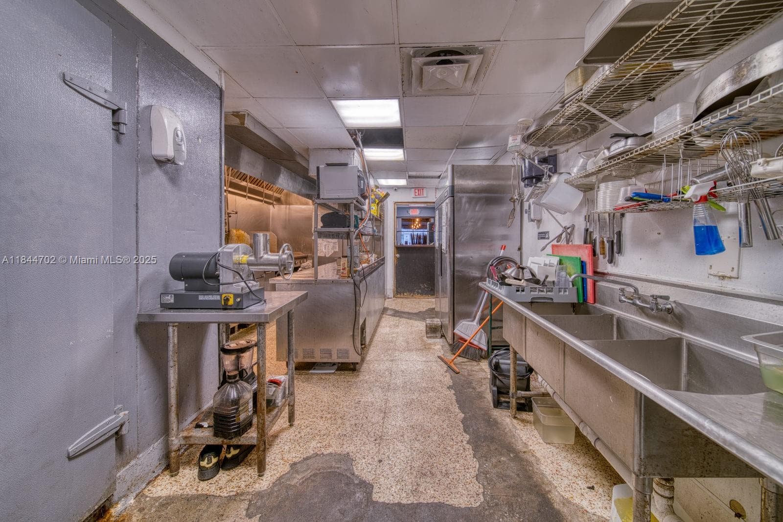 Profitable Gourmet Burger Franchise in High Visibility Location