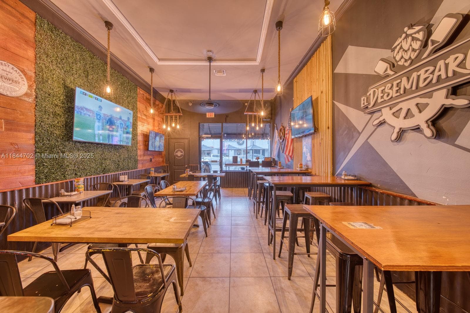 Profitable Gourmet Burger Franchise in High Visibility Location