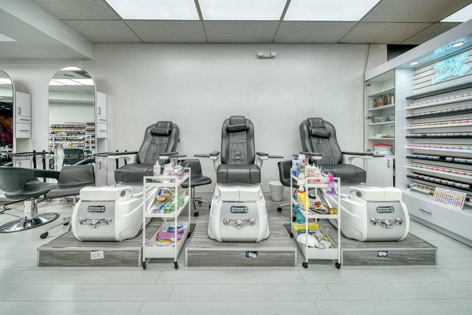 Thriving Beauty Salon with Loyal Clientele