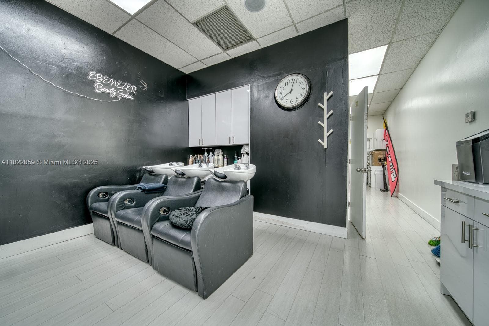 Thriving Beauty Salon with Loyal Clientele