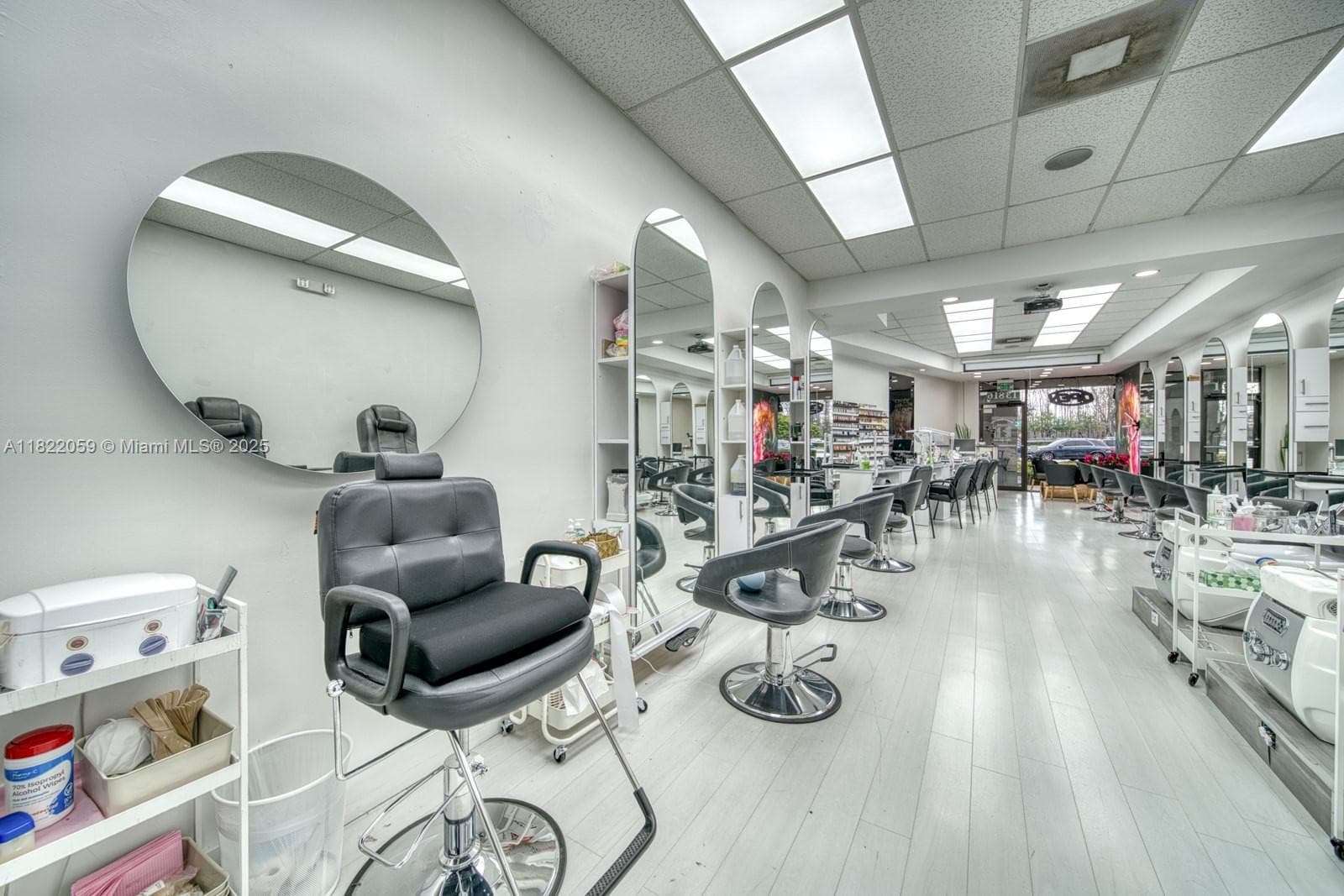 Thriving Beauty Salon with Loyal Clientele