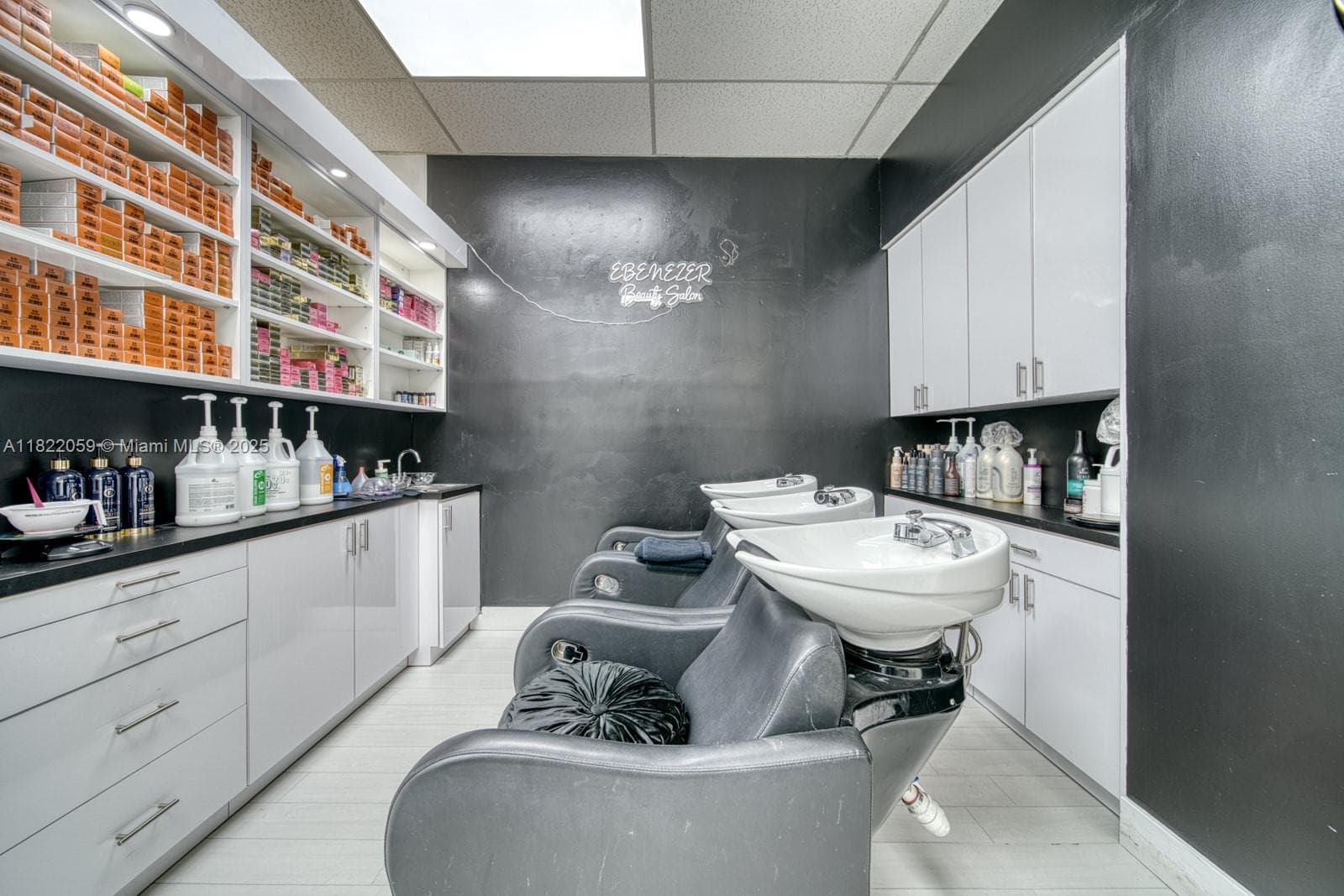 Thriving Beauty Salon with Loyal Clientele