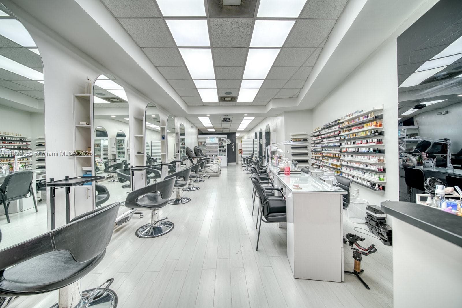 Thriving Beauty Salon with Loyal Clientele