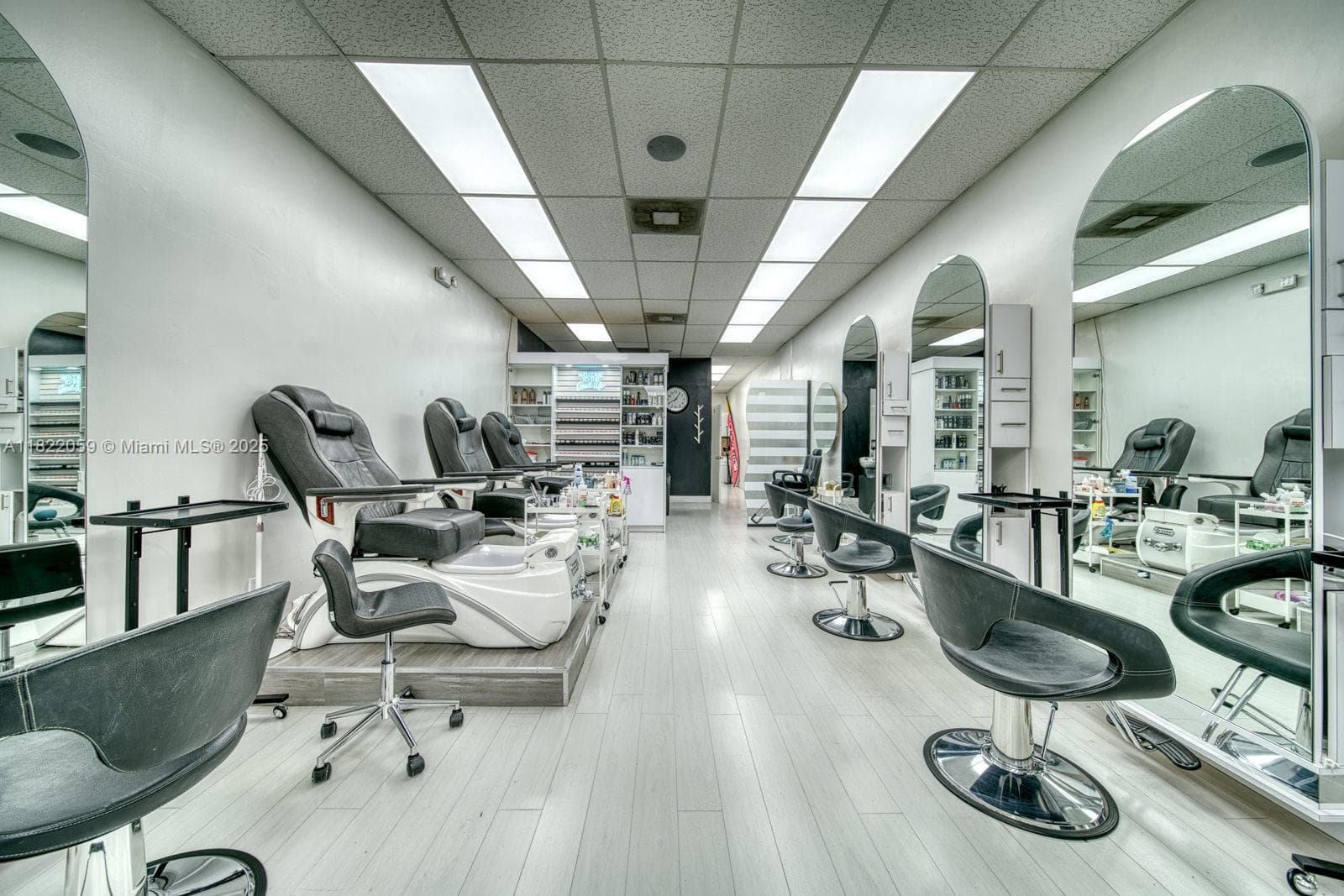 Thriving Beauty Salon with Loyal Clientele