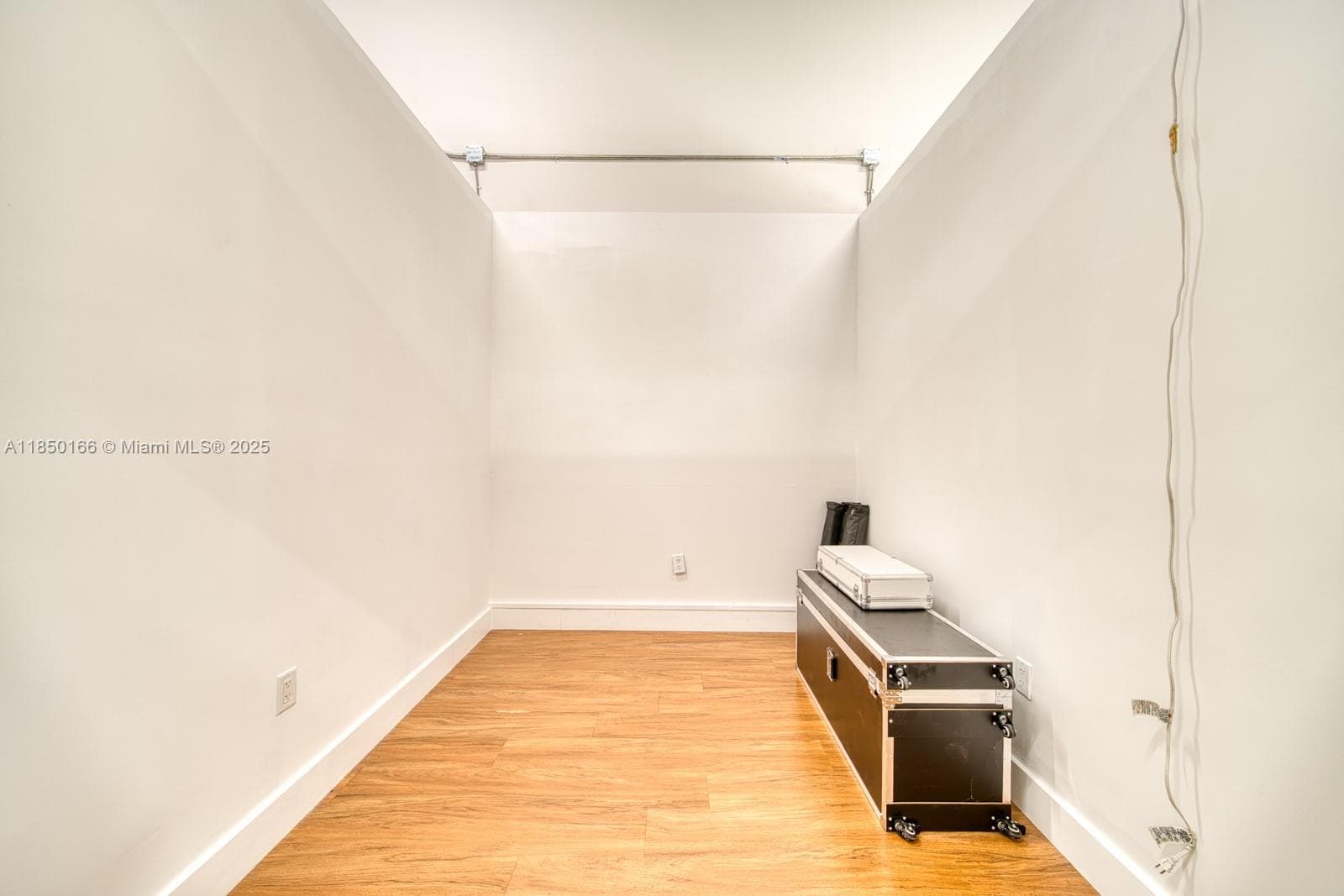 Thriving Beauty Supply Store with Private Rental Suites