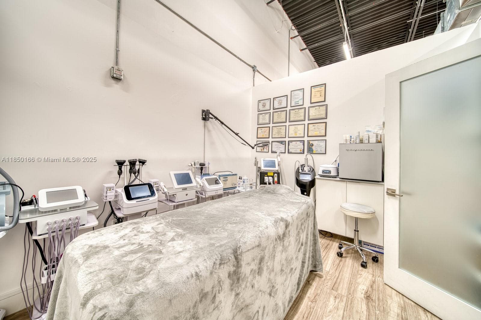 Thriving Beauty Supply Store with Private Rental Suites