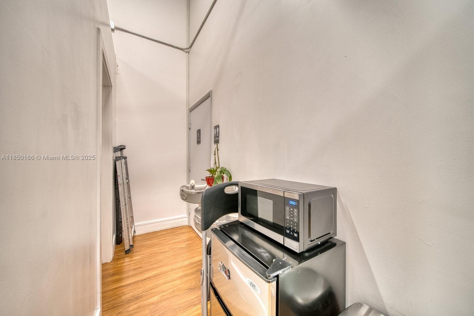 Thriving Beauty Supply Store with Private Rental Suites