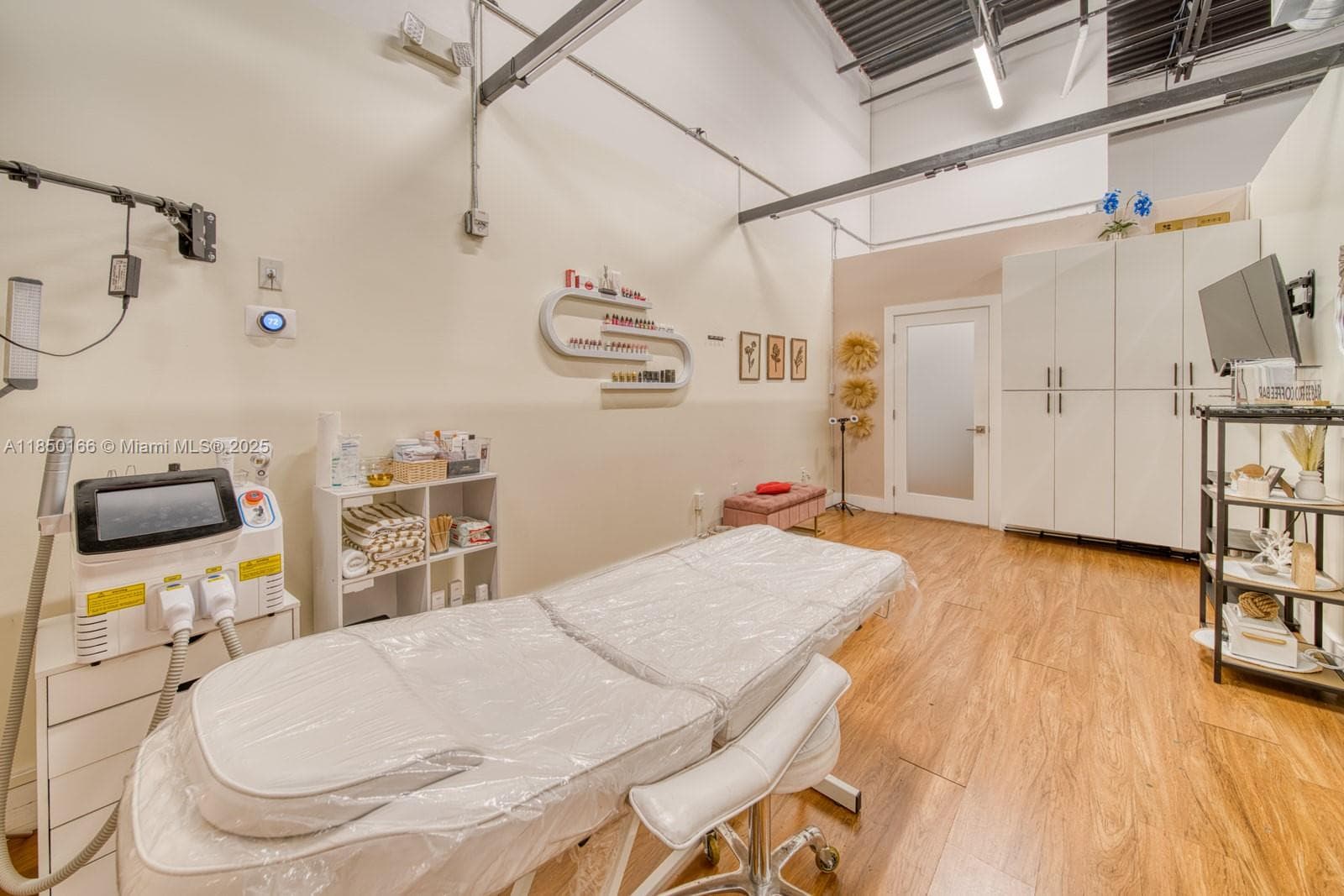 Thriving Beauty Supply Store with Private Rental Suites