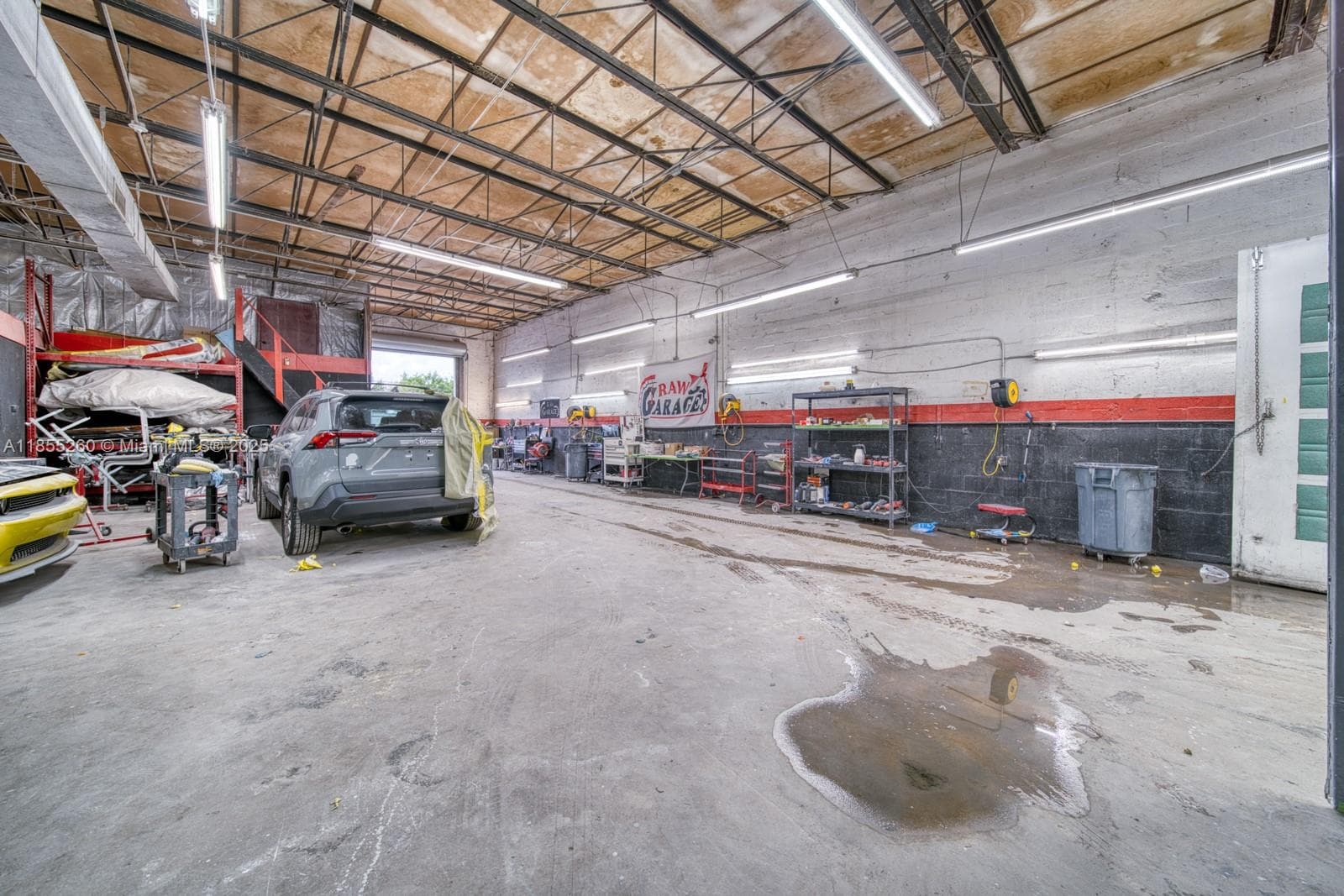Turnkey Auto Body Shop with Ample Work Bays