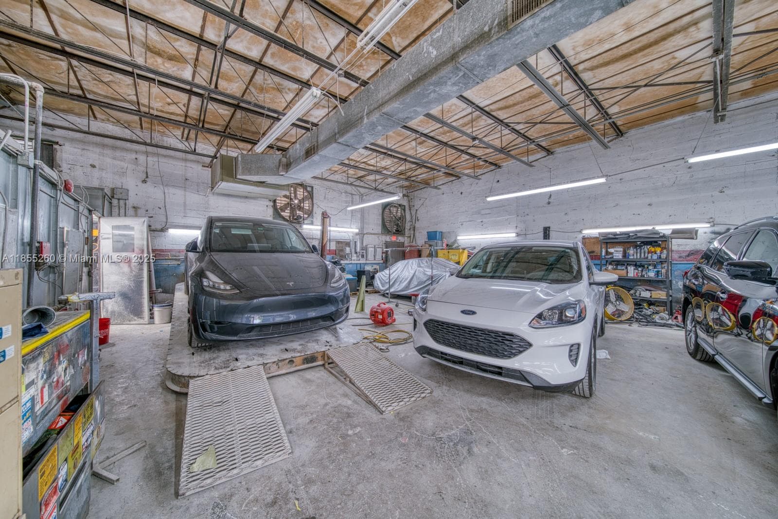 Turnkey Auto Body Shop with Ample Work Bays