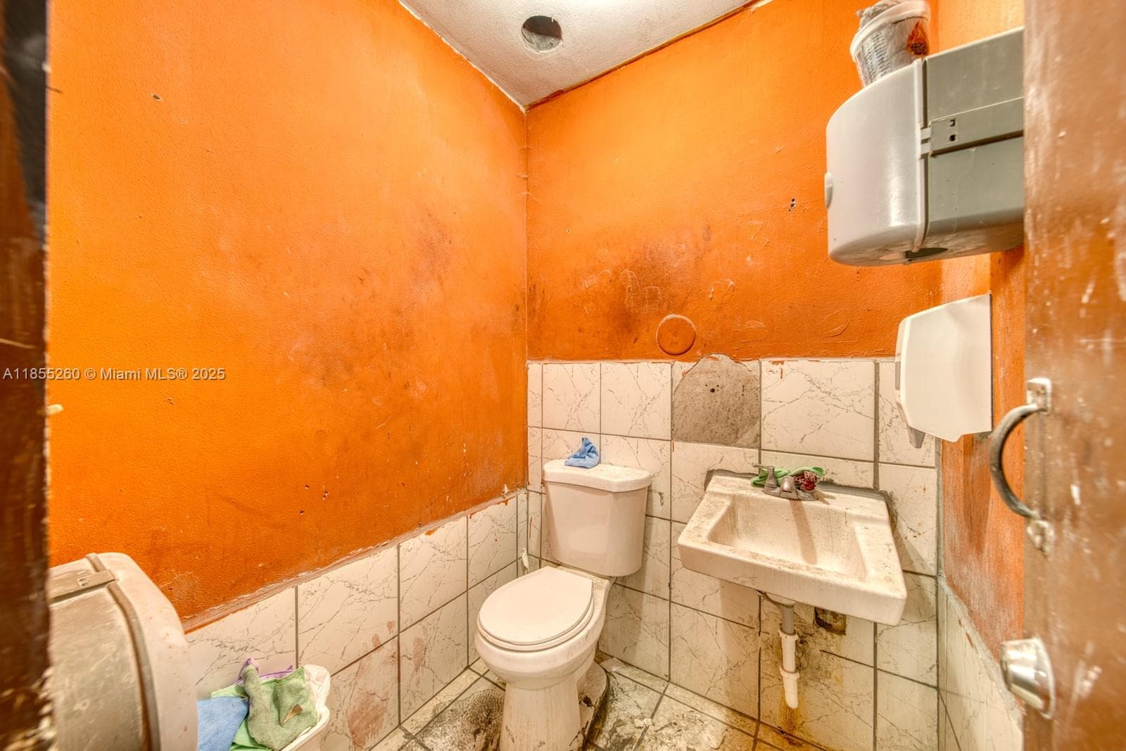 Turnkey Auto Body Shop with Ample Work Bays