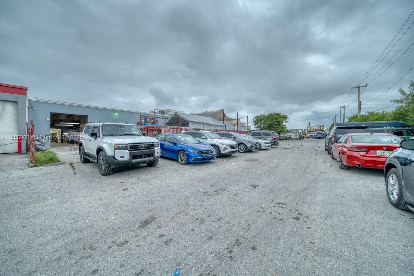 Turnkey Auto Body Shop with Ample Work Bays