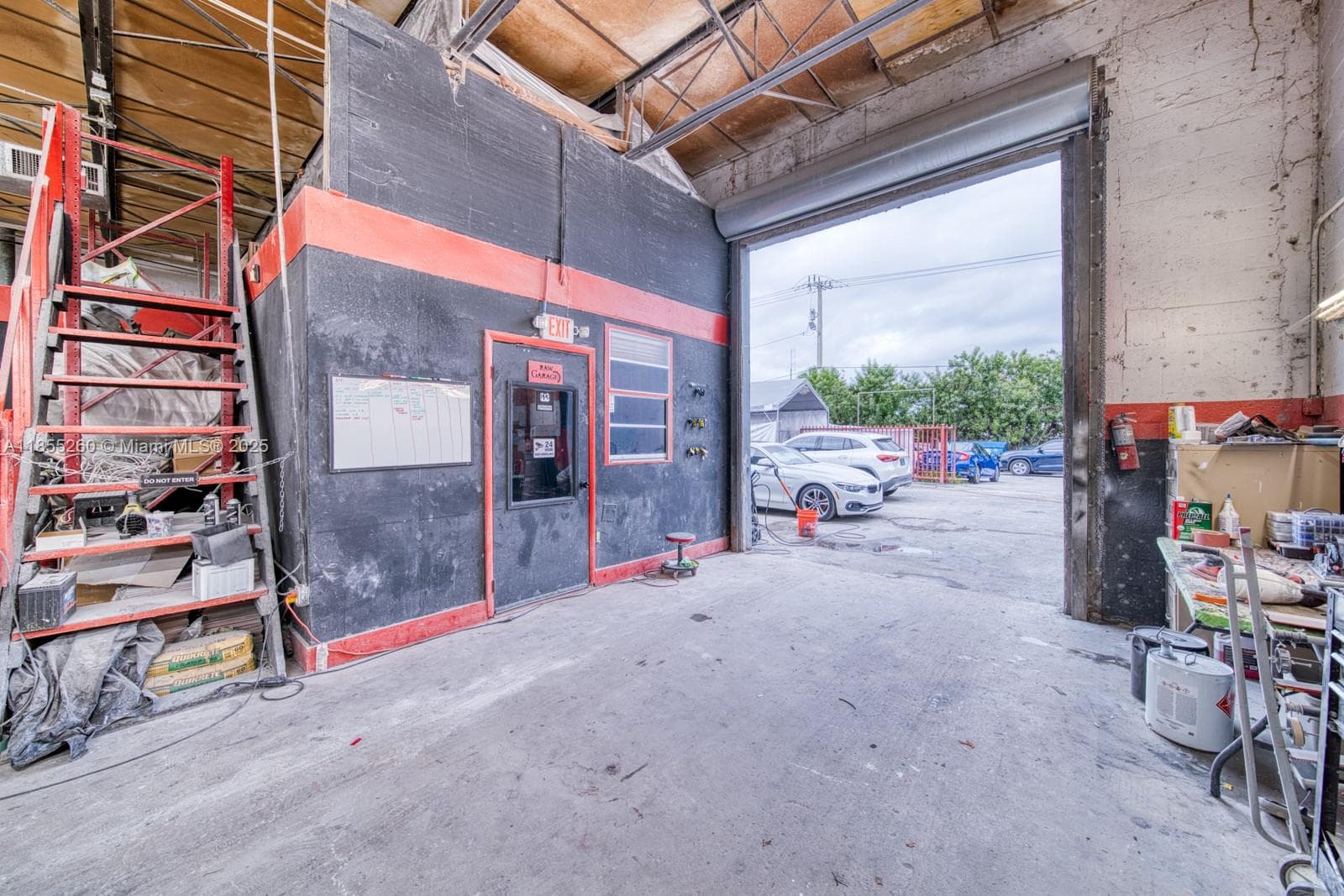 Turnkey Auto Body Shop with Ample Work Bays