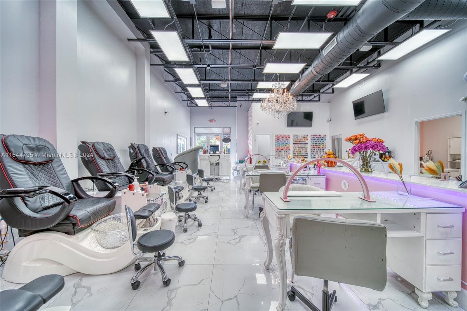 Turnkey Full Service Beauty Salon with Prime Location