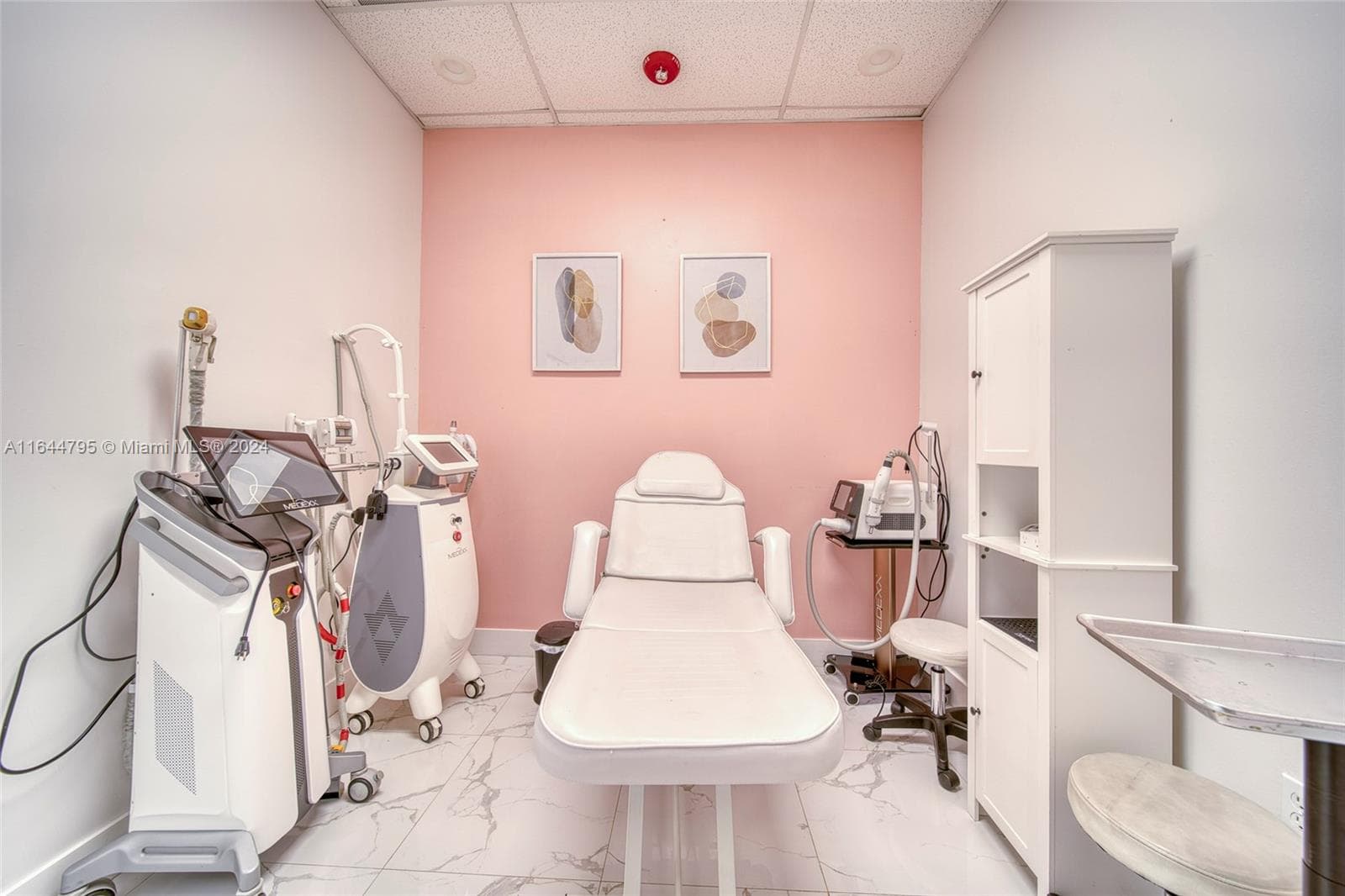 Turnkey Full Service Beauty Salon with Prime Location