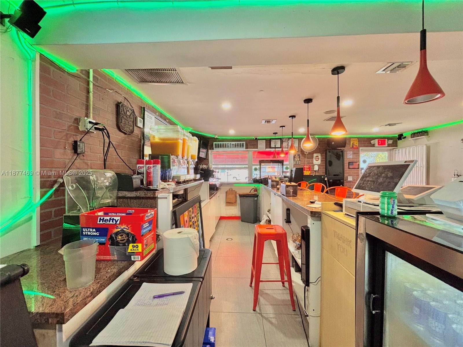 Profitable Cafeteria and Bar with Exceptionally Low Rent